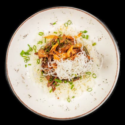 Рваная свинина в ореховом соусе