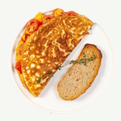 Омлет с томатами и сыром